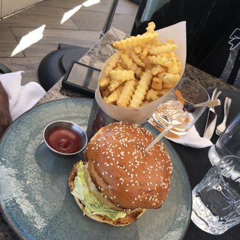 Espelette Beverly Hills - Lobster Burger - Cocktail Bars Near Me - Beverly Hills, California
