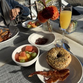 The 1661 Resort - appreciate the complimentary breakfast with mimosas! - Hotels Near Me - Block Island, Rhode Island