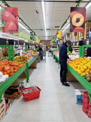 Hung Vuong Supermarket by null