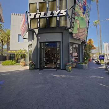 Tillys - Men's Clothing Near Me - Universal City, California