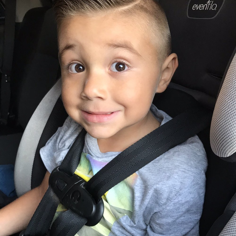 Headliners Barbershop - Barbers Near Me - Menifee, California Headliners Barbershop - Barbers Near Me - Menifee, California