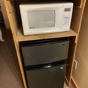 Alpaca Inn - Pretty big mini fridge and microwave in room - Hotels Near Me - Lava Hot Springs, Idaho Alpaca Inn - Pretty big mini fridge and microwave in room - Hotels Near Me - Lava Hot Springs, Idaho
