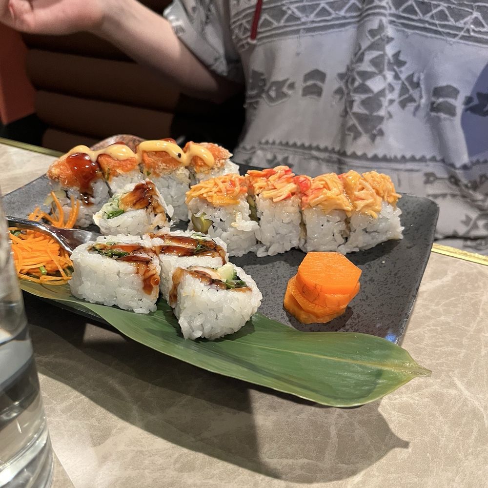 Do Eat - Shrimp tempura roll crab roll - Thai Near Me - Minot, North Dakota