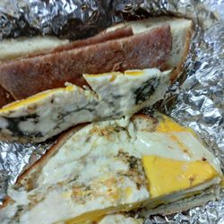 Bagelissimo - Es una porqueria no limpian la plancha antes de cosinar la grasa pegada en la plancha se le pega a la comida q venden