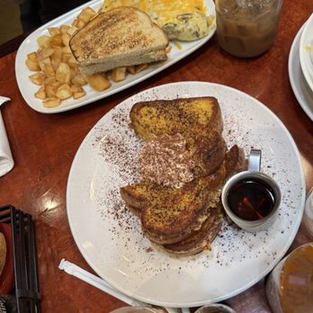 Another Broken Egg Cafe - Tiramisu French Toast - Breakfast & Brunch Near Me - Burbank, California