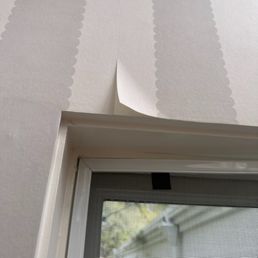 Peeling wallpaper, only 1 month after having it done Peeling wallpaper, only 1 month after having it done