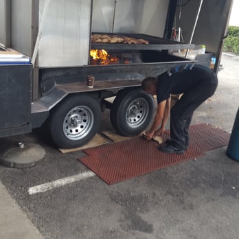 Marshall's Bodacious Bbq - They keep the fire hot! The aroma of the chicken on the grill brought me in. - Barbeque Near Me - Ventura, California Marshall's Bodacious Bbq - They keep the fire hot! The aroma of the chicken on the grill brought me in. - Barbeque Near Me - Ventura, California