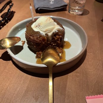 Gordon Ramsay Hell's Kitchen - Sticky toffee pudding with dulce de Leche ice cream - Desserts Near Me - Washington, DC, District of Columbia