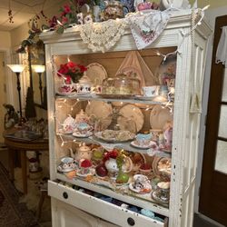 Cranberry Cottage - Little Tea Display!