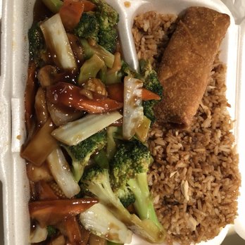 Great China Garden - This is the Vegetable Delight combo platter which comes with chicken fried rice and chicken egg roll. - Chinese Near Me - Garden City, Michigan