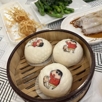 Yan Peninsula - Custard bun, fried shrimp meat ball, Chinese broccoli and tangerine beef noodle roll - Seafood Near Me - Millbrae, California Yan Peninsula - Custard bun, fried shrimp meat ball, Chinese broccoli and tangerine beef noodle roll - Seafood Near Me - Millbrae, California