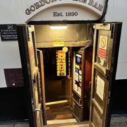 Gordon's Wine Bar - The actual entrance