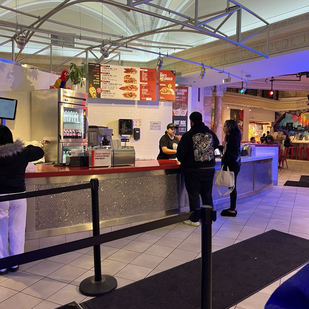 Dave's Hot Chicken - Ordering area - Chicken Shop Near Me - Washington, DC, District of Columbia
