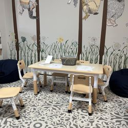 Nest & Nook - Little coloring table