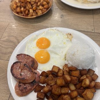 Aloha Kitchen - Breakfast & Brunch Near Me - Honolulu, Hawaii