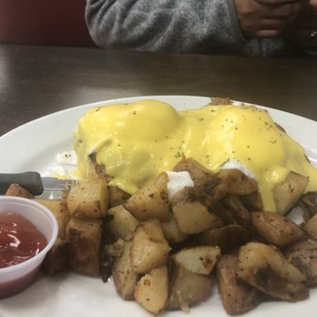 April's II - Corn beef hash bennu - American Near Me - Salem, Massachusetts April's II - Corn beef hash bennu - American Near Me - Salem, Massachusetts