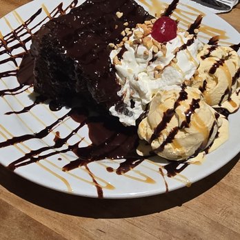 Cheddar's Scratch Kitchen - Chocolate cake sundae - American Near Me - Orlando, Florida