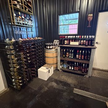 Stone Pillar Vineyard & Winery - Interior - Wineries Near Me - De Soto, Kansas Stone Pillar Vineyard & Winery - Interior - Wineries Near Me - De Soto, Kansas