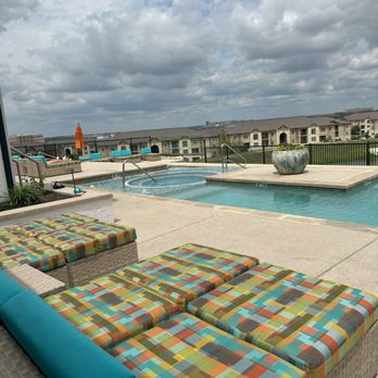 Bartz Ranch - Lounge by the pool in style. - Apartments Near Me - Round Rock, Texas Bartz Ranch - Lounge by the pool in style. - Apartments Near Me - Round Rock, Texas