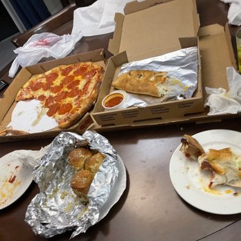 Zuccarelli - 16 in pepperoni pizza, half a dozen garlic rolls, and a Stromboli Pepperoni and Mozzarella - Pizza Near Me - Pompano Beach, Florida