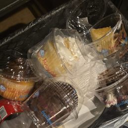 Create your own cupcakes Create your own cupcakes