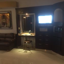 Maria Bonita Suites - Flat-screen TV, desk, microwave, good sized fridge, fold out couch. One channel has two cameras on the port of entry.