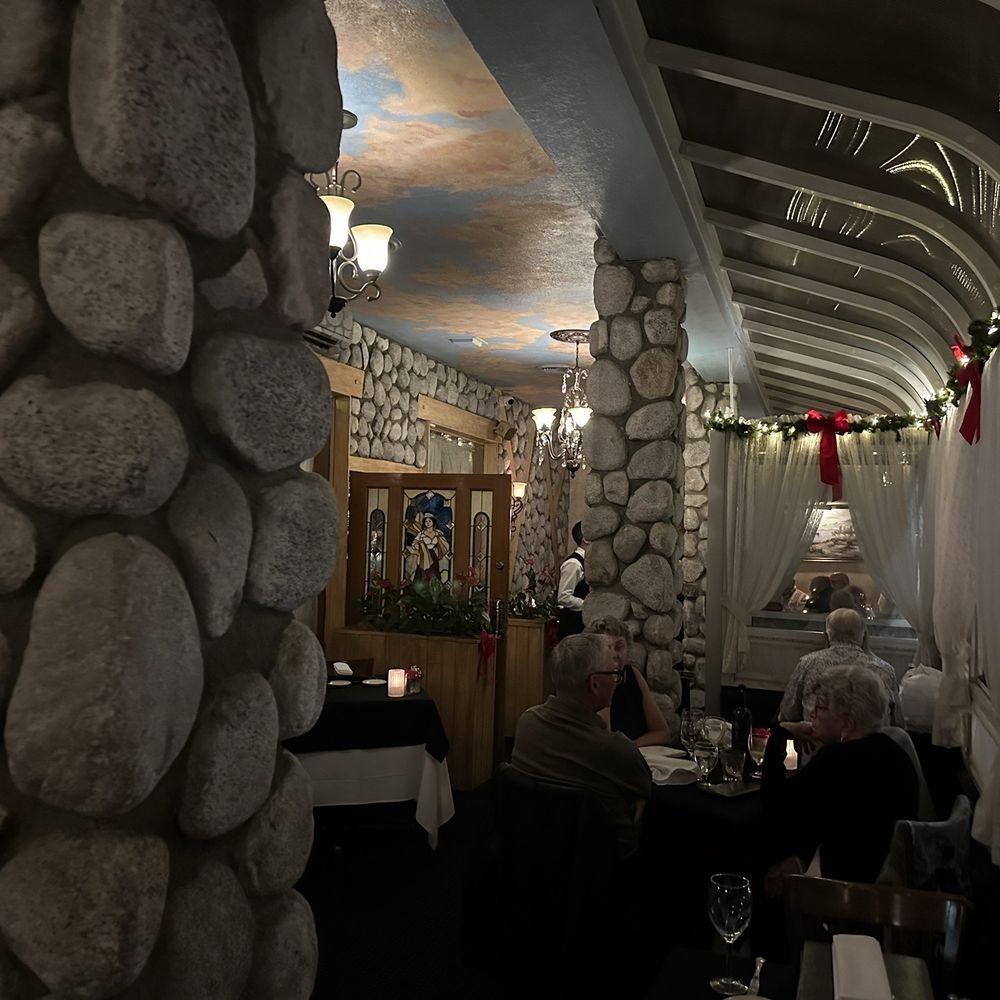 Castelli's - Cozy seating in the outer area with great Italian ambience - Italian Near Me - Palm Desert, California