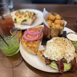 Top Shelf Sports Lounge - Breakfast Burger with tots