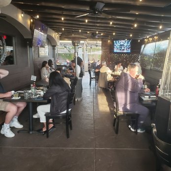 the Eldo - Outdoor seating - Sports Bars Near Me - Long Beach, California