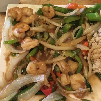 Lemongrass Brooklyn - Fresh Green Chili Shrimp and Scallop from lunch Lunch Special Combination ($11.95 +$1 for brown rice). More onions than I'd want - Thai Near Me - Brooklyn, New York Lemongrass Brooklyn - Fresh Green Chili Shrimp and Scallop from lunch Lunch Special Combination ($11.95 +$1 for brown rice). More onions than I'd want - Thai Near Me - Brooklyn, New York