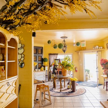 Yellow Vase - a living room with yellow walls - Bakeries Near Me - Redondo Beach, California Yellow Vase - a living room with yellow walls - Bakeries Near Me - Redondo Beach, California