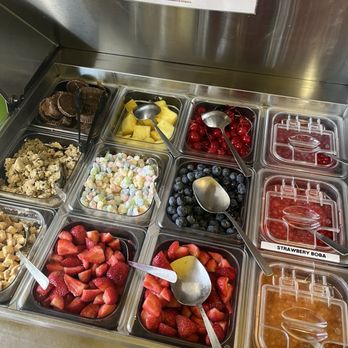 Yoloberry Yogurt - Fresh fruit and refrigerated items - Ice Cream & Frozen Yogurt Near Me - Davis, California