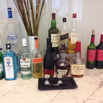 The Langham, Chicago - Make yourself a drink during HH. My fav part ;) - Hotels Near Me - Chicago, Illinois