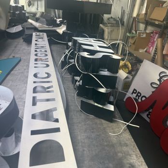 LA Chris Signs - Signmaking Near Me - Northridge, California LA Chris Signs - Signmaking Near Me - Northridge, California