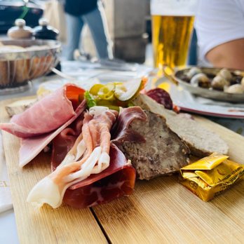 Le Carrousel - Brasseries Near Me - Paris, 75 Le Carrousel - Brasseries Near Me - Paris, 75