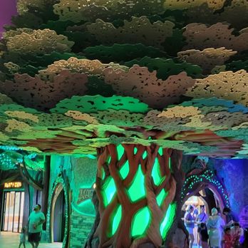 Great Wolf Lodge - Beautiful colors in this themed lodge! - Resorts Near Me - Webster, Texas
