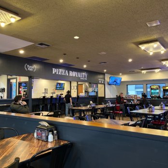 Round Table Pizza - the interior of a restaurant - Pizza Near Me - Renton, Washington Round Table Pizza - the interior of a restaurant - Pizza Near Me - Renton, Washington