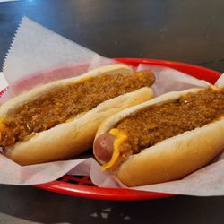Olde Tyme New York Hot Dogs - These chili cheese dogs are SPECIAL!