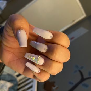 Daisy Nails - Nail Salons Near Me - Lancaster, California