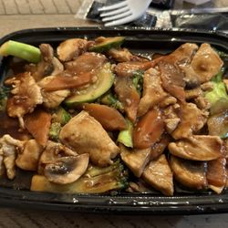 Wasabi Sushi & Chinese - P9. Hunan Chicken