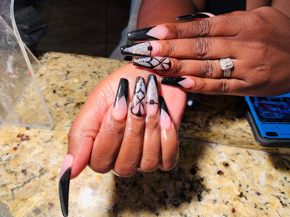 Deluxe Nails - Round Rock