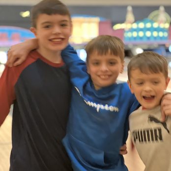 Habetler Bowl - Friends - Bowling Near Me - Chicago, Illinois