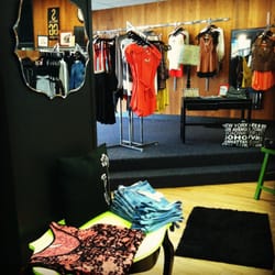 J. Ryan Salon & Boutique