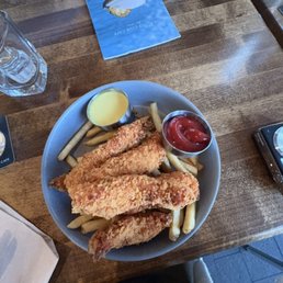 CHICKEN TENDERS TRUFFLE FRIES