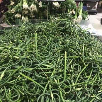 Super H Mart - a pile of green beans - Grocery Near Me - Tucker, Georgia