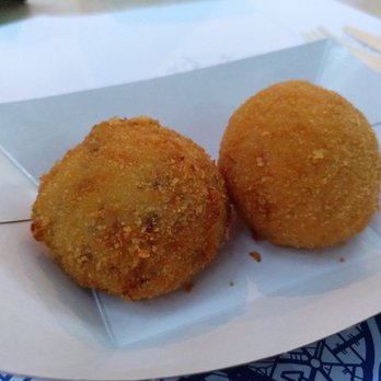 Larrauri - Croquetas (jamón y chistorra) - Basque Near Me - Madrid, M Larrauri - Croquetas (jamón y chistorra) - Basque Near Me - Madrid, M