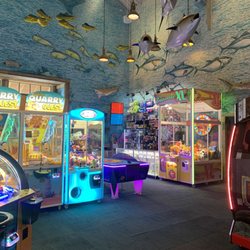 Uncle Buck's Fishbowl & Grill - Arcade