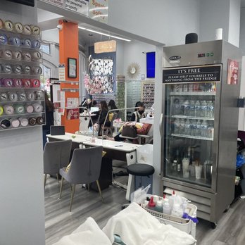 Aria Nails Spa - Complimentary drinks for customers - Nail Salons Near Me - Sierra Madre, California