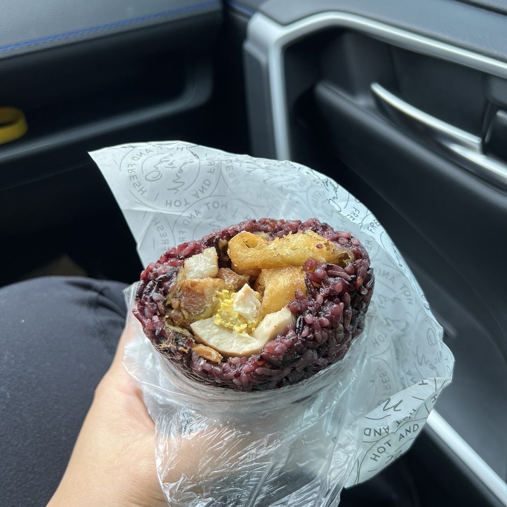 Purple Sticky Rice Roll with Braised Pork 紫米滷肉飯糰 Purple Sticky Rice Roll with Braised Pork 紫米滷肉飯糰