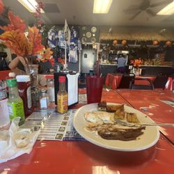 Ktrachos Town Restaurant - Is good